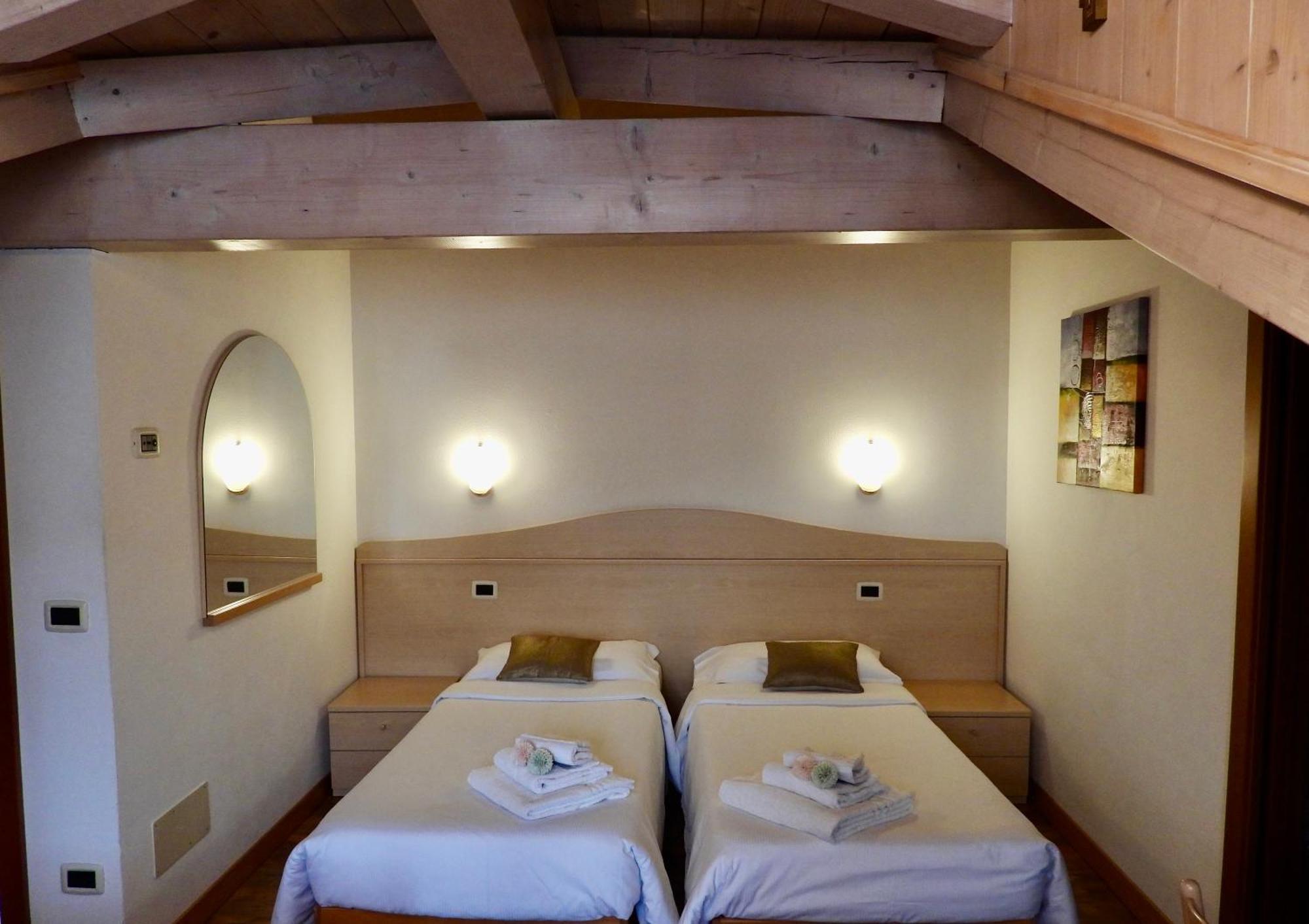 Hotel Garni Maffei Пинцоло Екстериор снимка