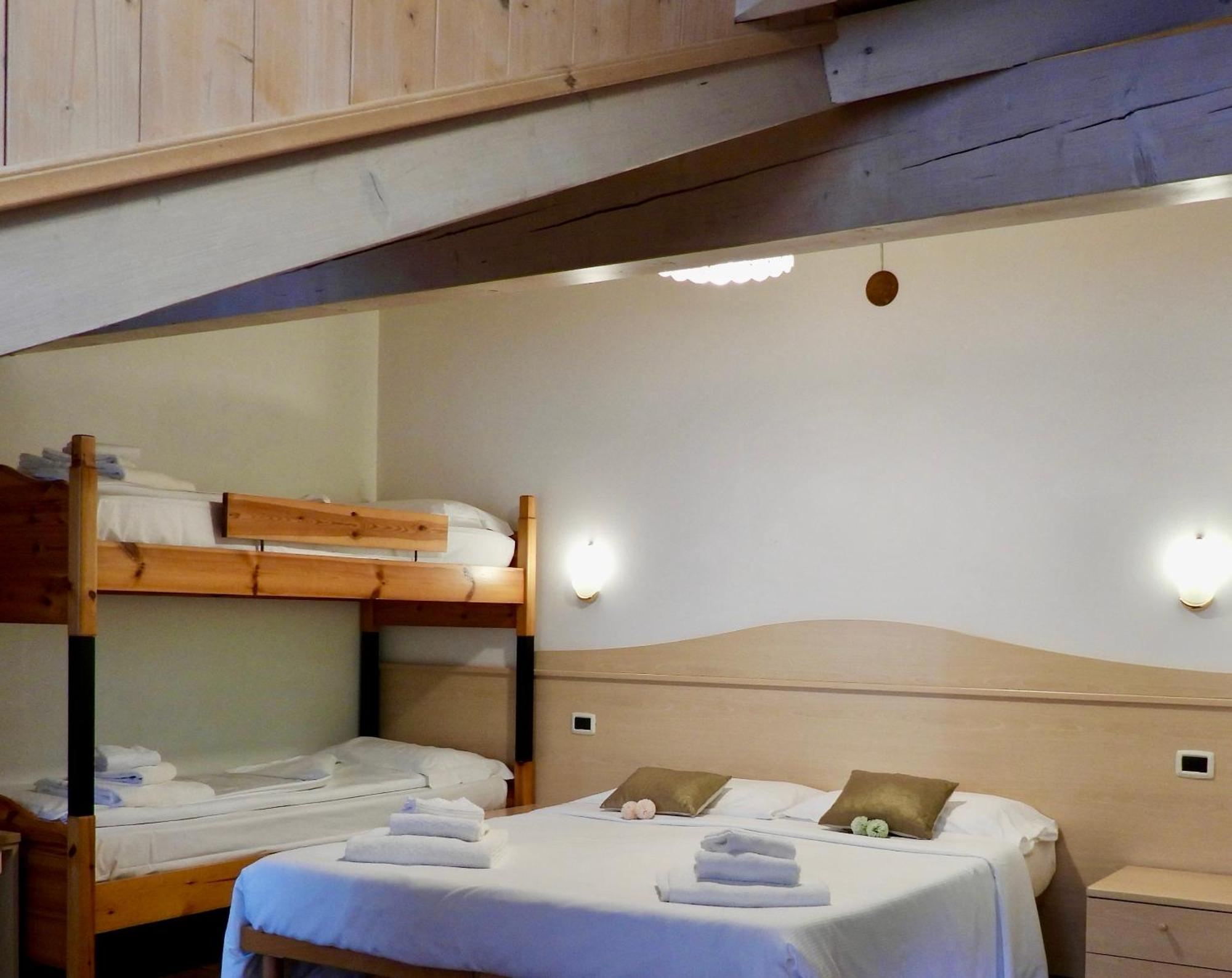 Hotel Garni Maffei Пинцоло Екстериор снимка